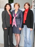 SPD-Kreisvorsitzenden Ruth Müller (links) und Kerstin Schanzer (rechts), Landtagsabgeordnete Annette Karl (mitte)