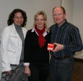 Ruth Müller (links) und Dr. Bernd Vilsmeier (rechts) mit Generalsekretärin der Bayern-SPD Natascha Kohnen